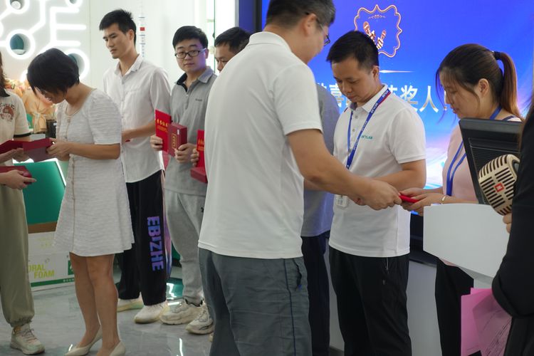 部門優(yōu)秀員工，獎品黃金金鈔（999.9足金） (1).JPG